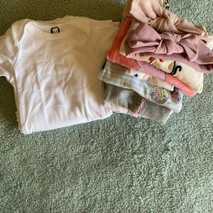 White Baby Onesies X4 and Assorted Baby Clothes (New Born and 3mo) Bundle